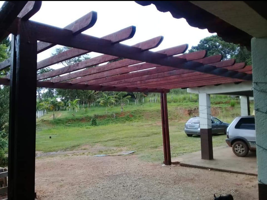 Pergolado planejado de madeira nobre
